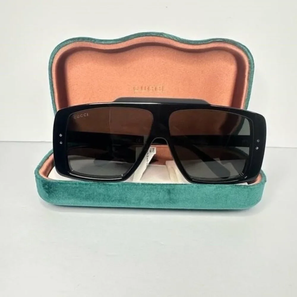 💯 - Authentic Gucci Grey Shield Unisex Sunglasses GG1369S 001
